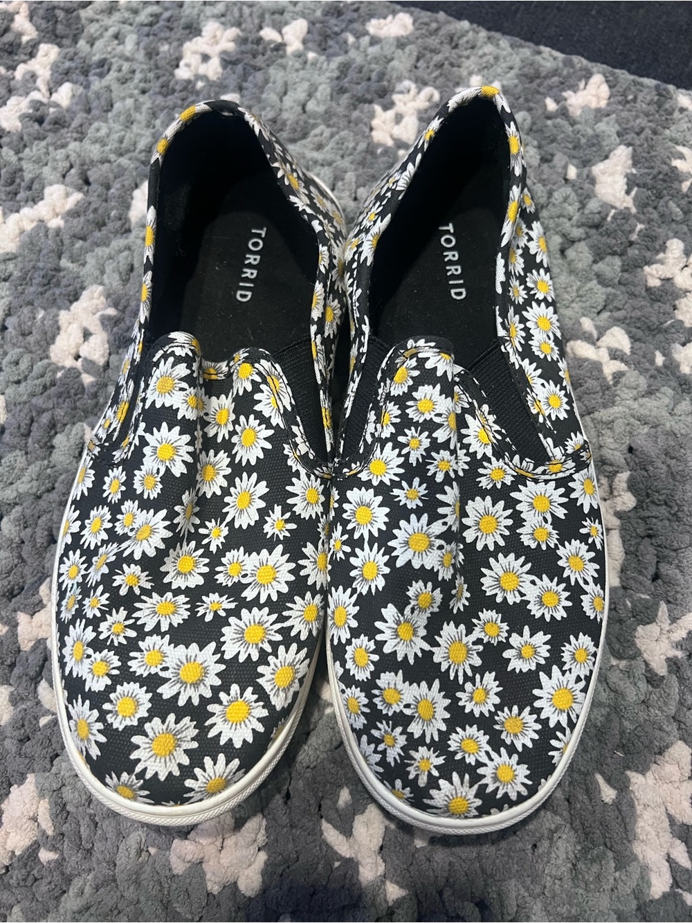 Torrid Daisy Print Canvas Slip-On Sneakers - Size 9WW (Wide Width)